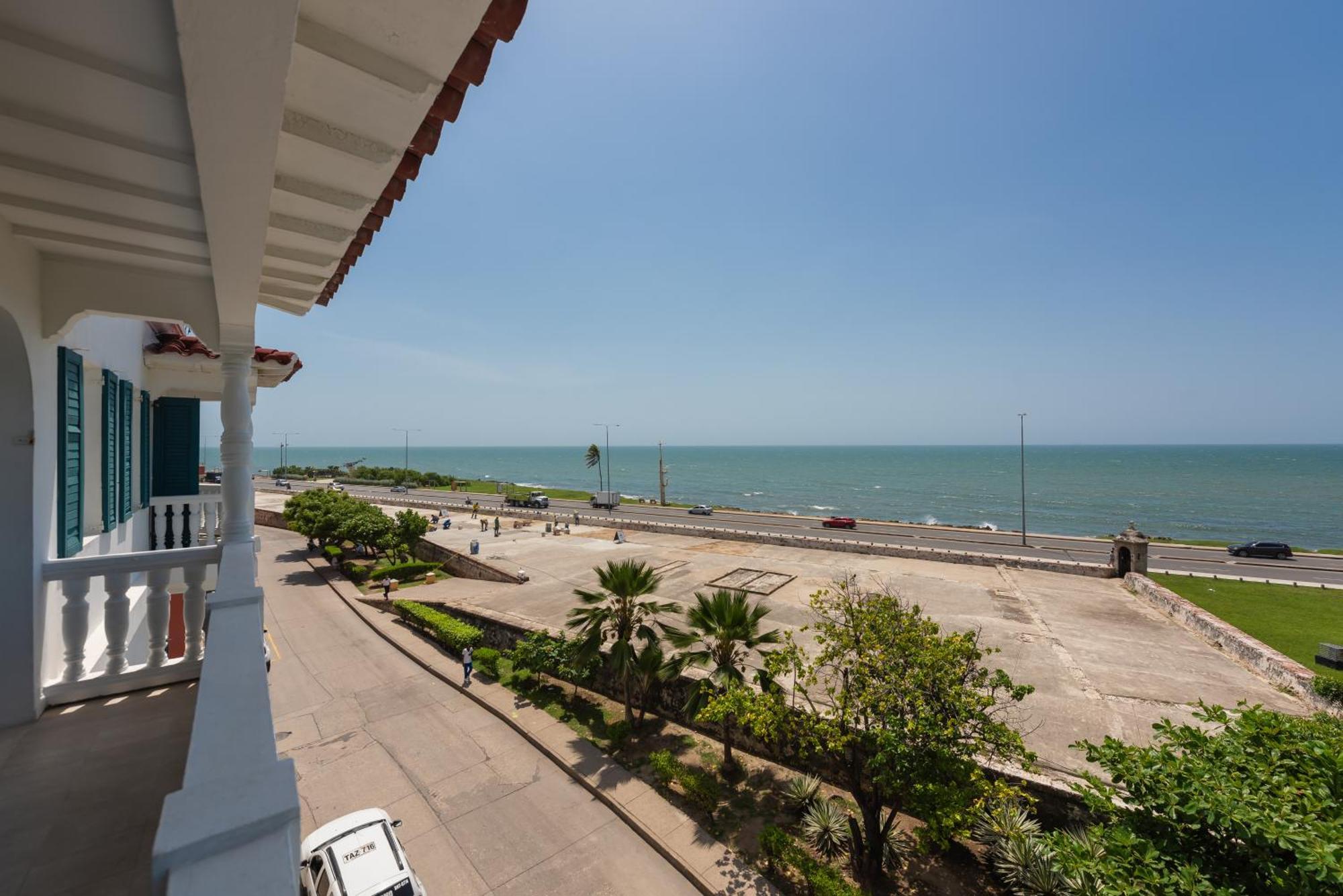 Deluxe King Room with Sea View,1651740493:JPEG